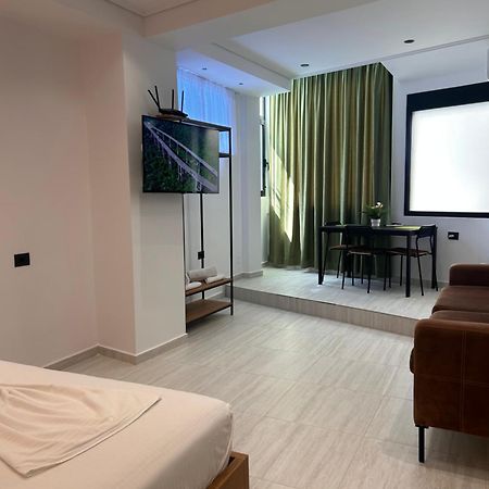 Crown Apartment Sarandë 外观 照片