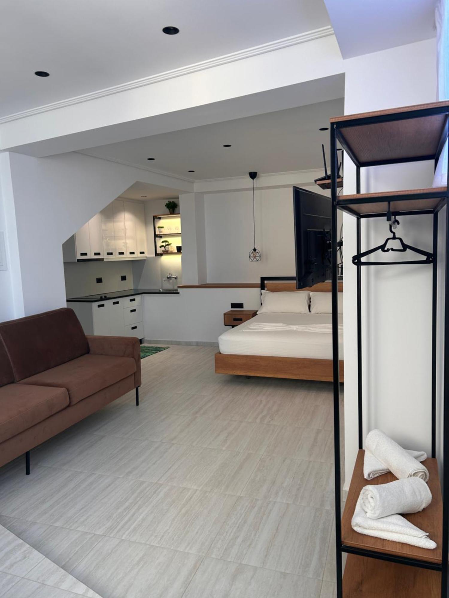 Crown Apartment Sarandë 外观 照片