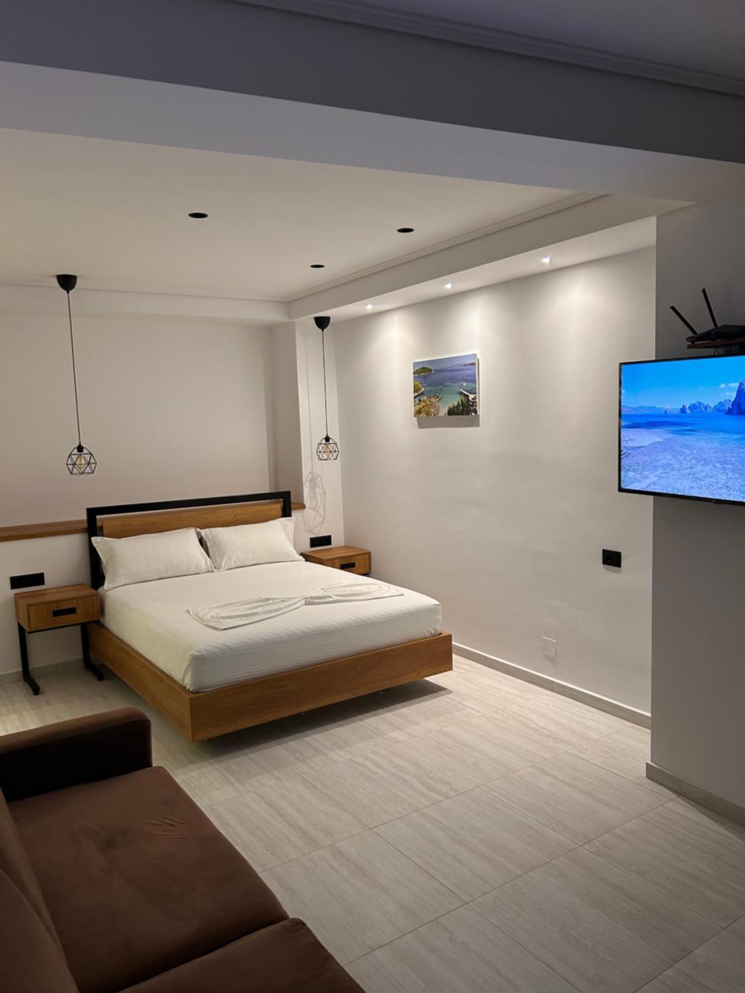 Crown Apartment Sarandë 外观 照片