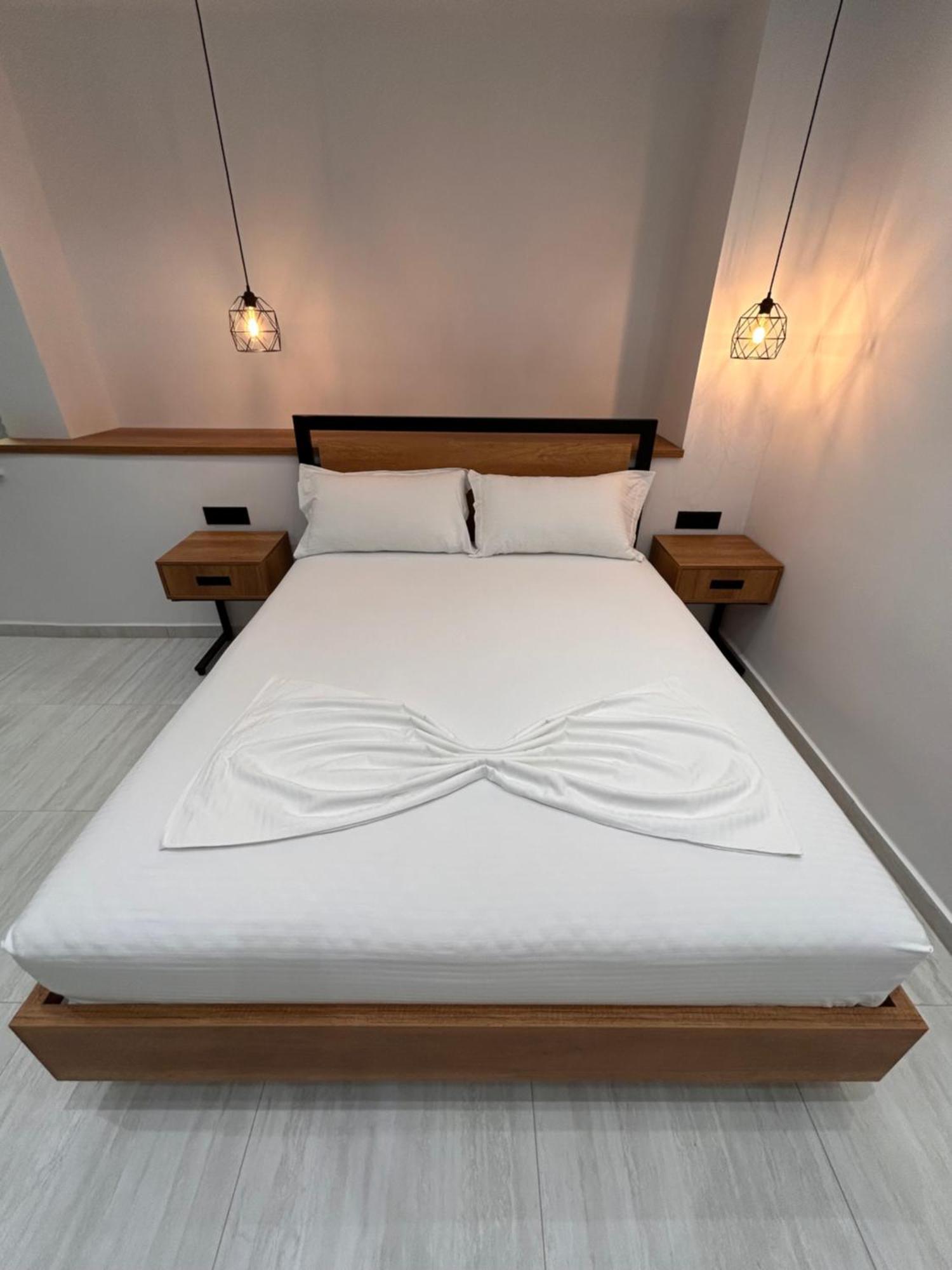 Crown Apartment Sarandë 外观 照片